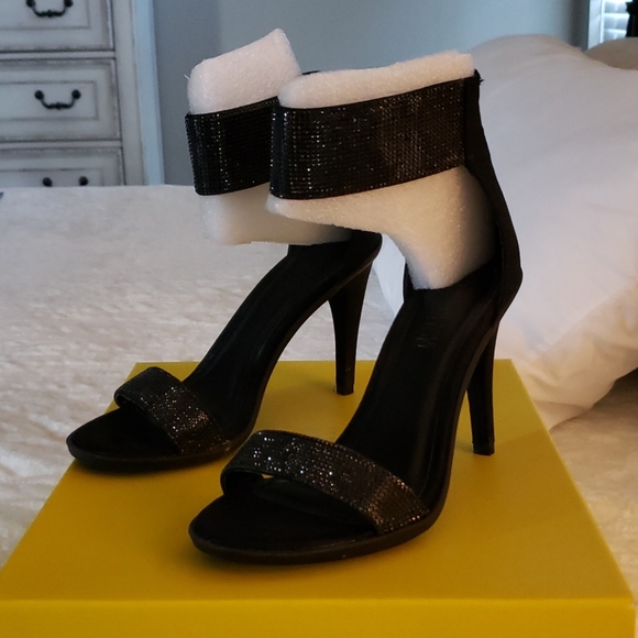 Heels - Picture 2 of 4